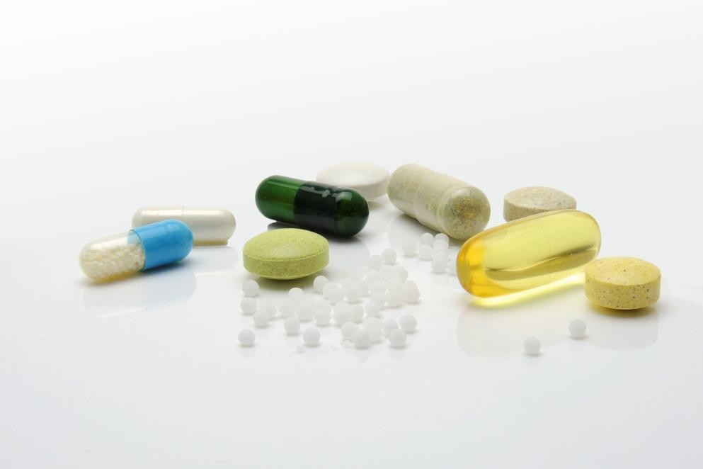 Das Foto zeigt verschiedene Formen von Tabletten