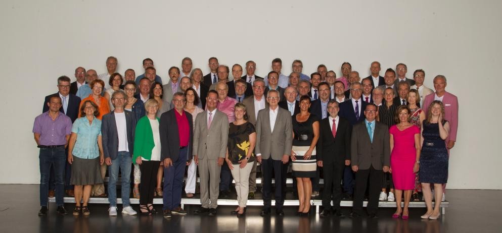 Das Gruppenfoto zeigt die Mitglieder des Kreistags bei der konstituierenden Sitzung im Juli 2019