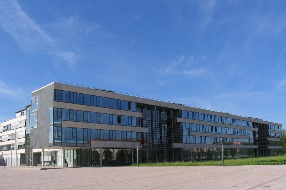 Das Foto zeigt das Landratsamtsgebäude in Rastatt