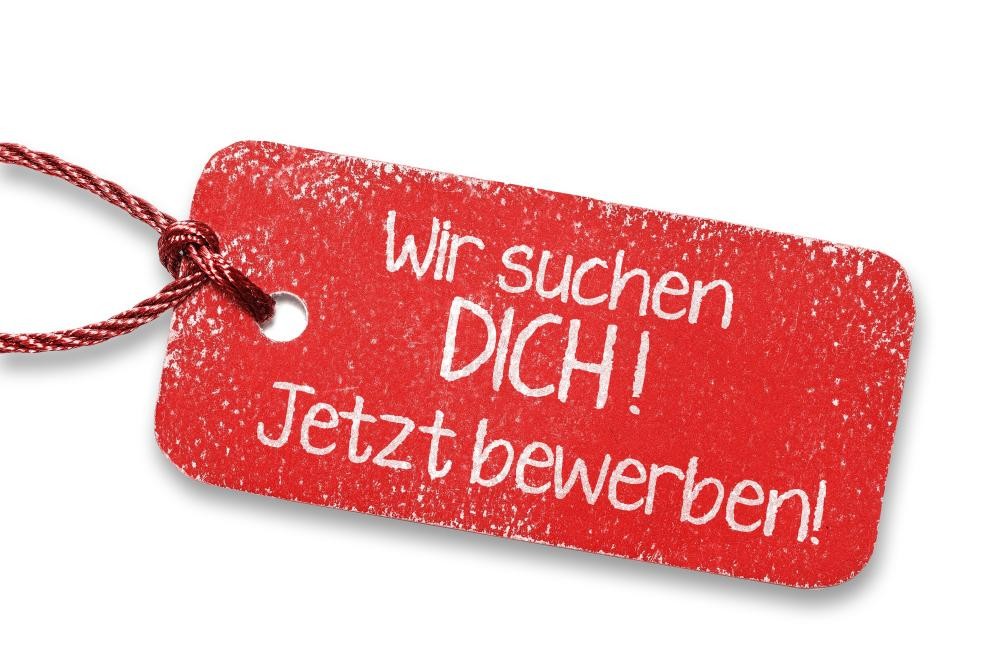 Anhänger mit dem Schriftzug "Wir suchen Dich! Jetzt bewerben!" Das Foto zeigt einen Anhänger mit dem Schriftzug "Wir suchen Dich! Jetzt bewerben!"