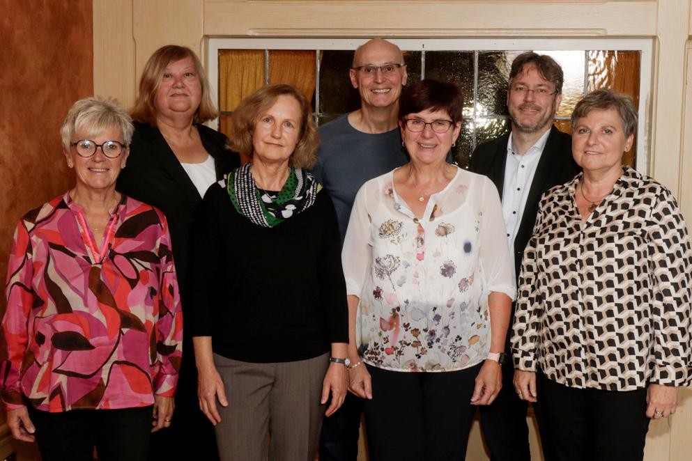 Das Foto zeigt Landrat Prof. Dr. Christian Dusch mit sechs weiteren Personen. Es sind die Vorruheständler.
