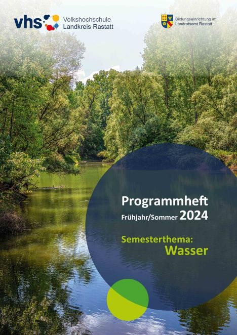 Das Foto zeigt das Titelbild des neuen Programmhefts der VHS Landkreis Rastatt. 