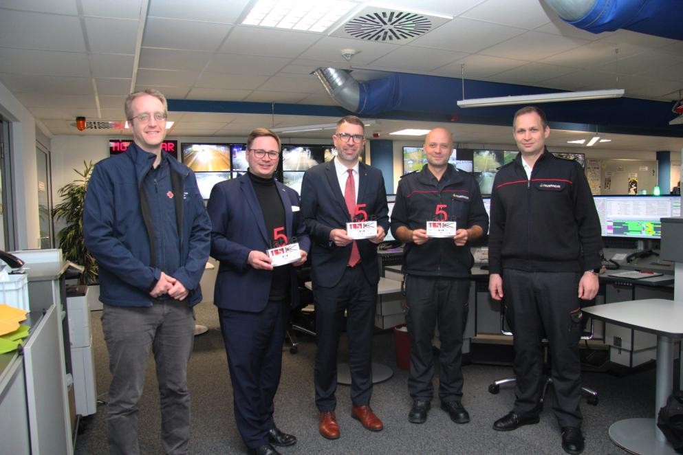 Johannes Kießner, Kai Jehle-Mungenast, Dr. Tobias Krammerbauer, Marco Zacharias und Christian Pilardeaux bei der Feierstunde in der ILS (von links).Foto: Janina Fortenbacher/LRA Johannes Kießner, Kai Jehle-Mungenast, Dr. Tobias Krammerbauer, Marco Zacharias und Christian Pilardeaux bei der Feierstunde in der ILS (von links).Foto: Janina Fortenbacher/LRA