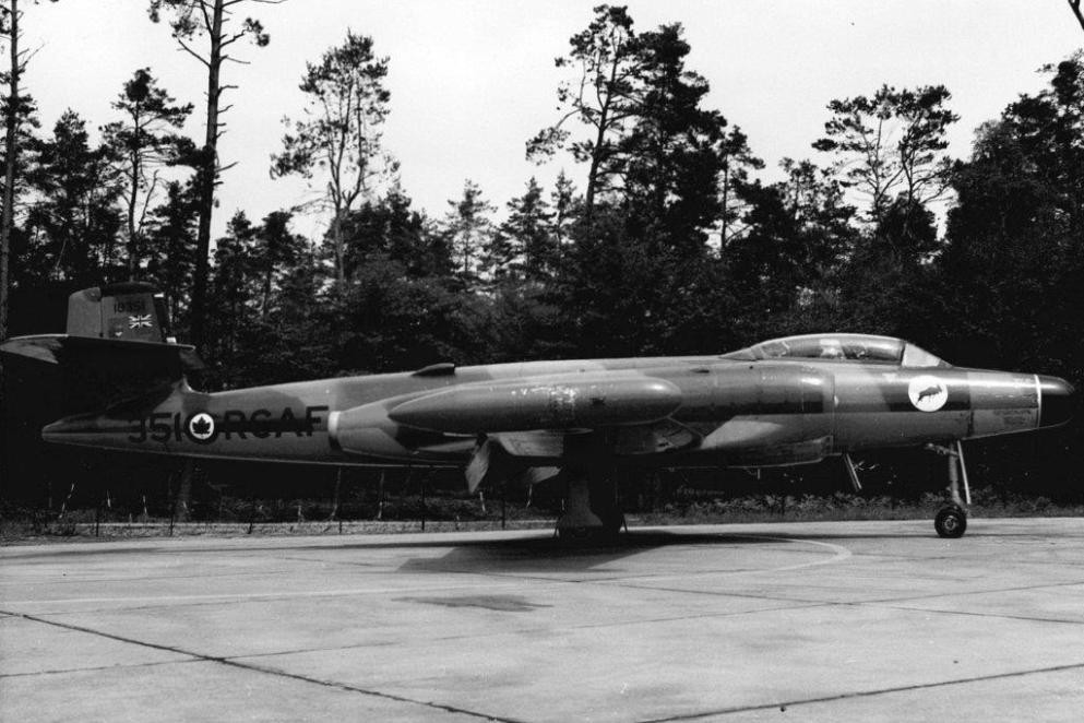 Abfangjäger des Typs Avro Canada CF-100 Canuck der Royal Canadian Arforce, der in den 1950er und 1960er Jahren auf der NATO-Airbase Söllingen/Hügelsheim stationiert war. Foto: Kreisarchiv Rastatt Abfangjäger des Typs Avro Canada CF-100 Canuck der Royal Canadian Arforce, der in den 1950er und 1960er Jahren auf der NATO-Airbase Söllingen/Hügelsheim stationiert war. Foto: Kreisarchiv Rastatt