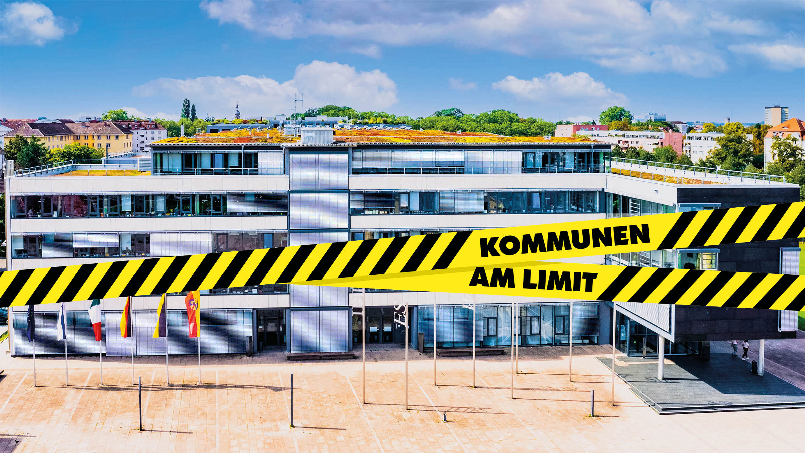 Das Foto zeigt das Landratsamt Rastatt mit Blick auf den Haupteingang.