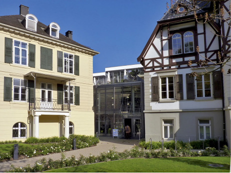 Stadtbibliothek Baden-Baden, Foto: Stadtbibliothek Baden-Baden Das Foto zeigt die Stadtbibliothek Baden-Baden von außen. Foto: Stadtbibliothek Baden-Baden